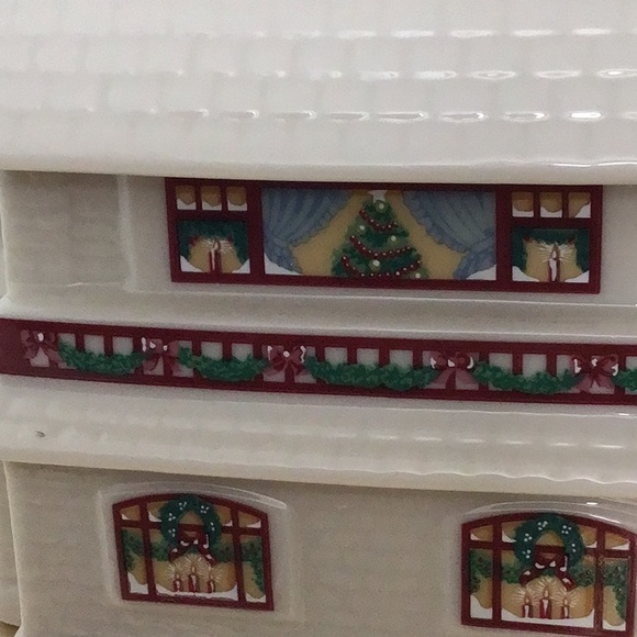Lenox China Holiday Village Collection Walter’s Scott Lenox House. - Picture 9 of 12